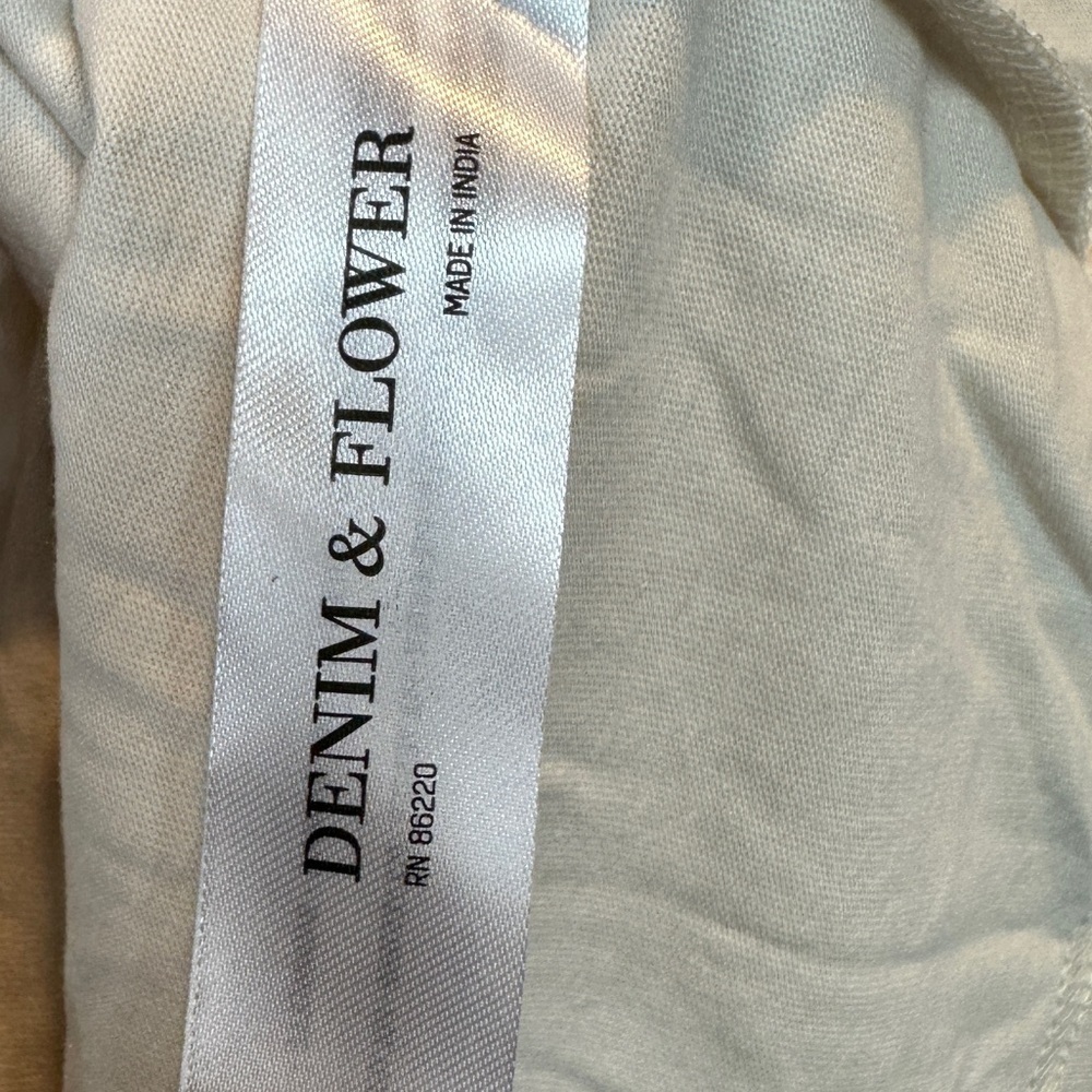 Denim & Flower Ricky Singh Christmas Happy Hawl-idays Holidays T-Shirt, sz S NWT - Picture 5 of 8